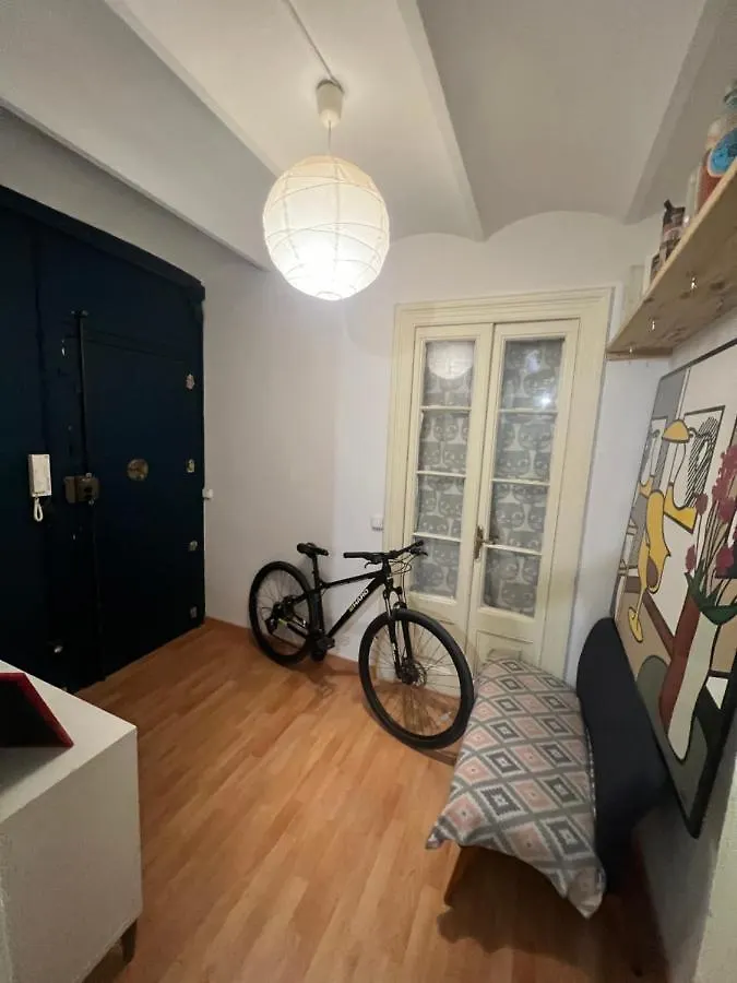 Top Barcelona Born Rooms 0*,
